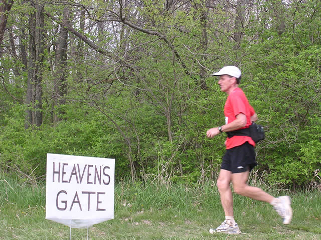 Steve Hoger enters the aid station