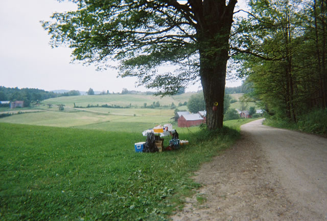 Aid station Jenny Farm at 43.1 miles