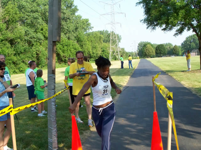 Rosalind Williams sprints through the finish
