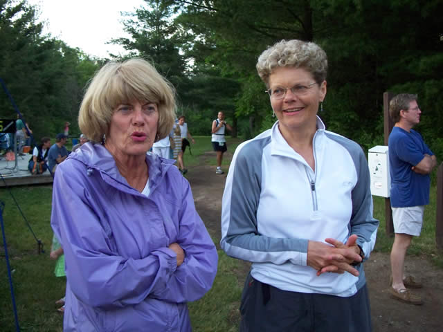 Wisconsin runners Loraine Bunk and Kristine Hinrichs
