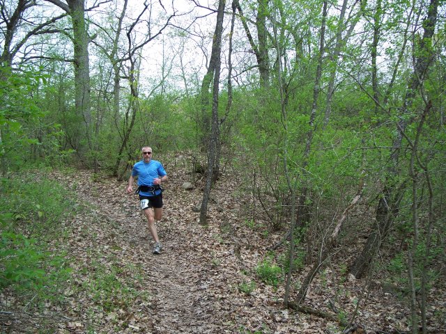 Bill Gengler of St. Paul, MN shuffles into aid station #4