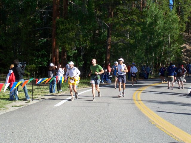 Runners arrive en masse