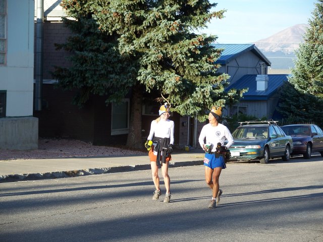 Sunday morning with runners & pacers making their way up 6th Street