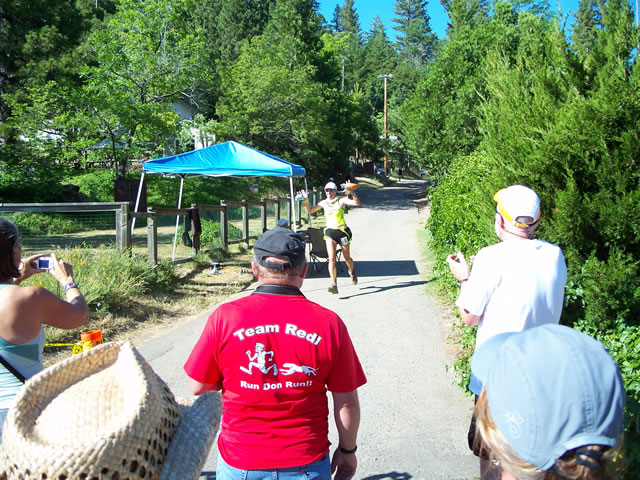 Saturday June 26th : Action at Michigan Bluff - 55.7 Mile Aid Station