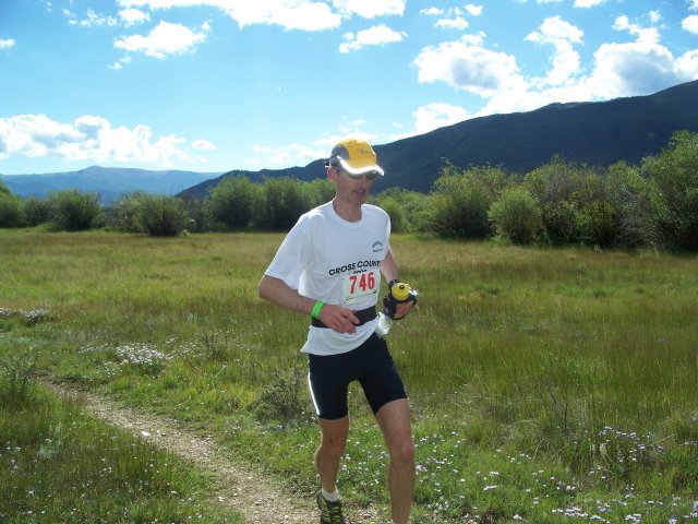 Lead runners head toward Hope Pass after Twin Lakes outbound : Saturday August 21, 2010
