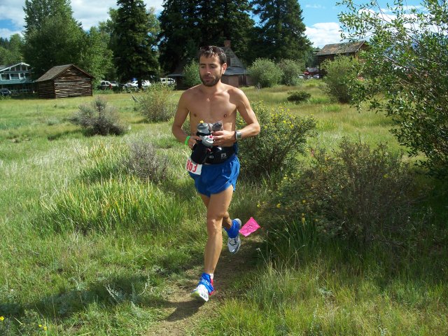 Lead runners head toward Hope Pass after Twin Lakes outbound : Saturday August 21, 2010