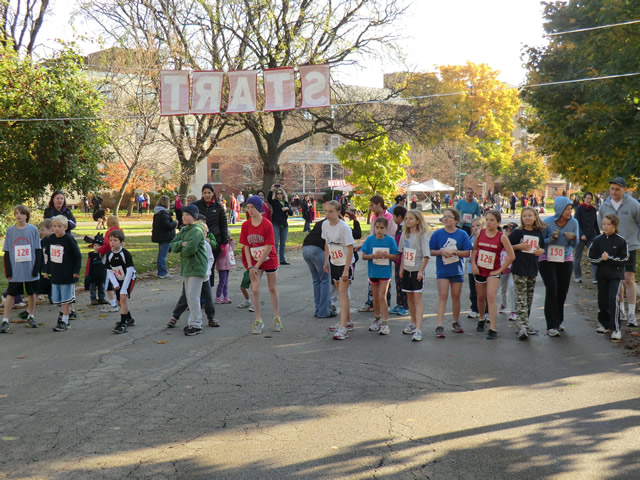Going in Circles Start of the Kids 1-Mile Run : Saturday October 29, 2011