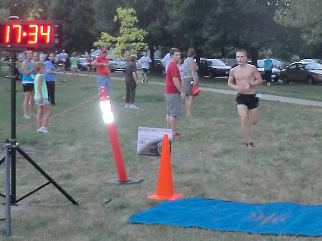 Wednesday August 1st 2012 : Action from the Inaugural Chicago Full Moon Run