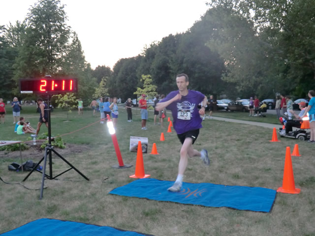 Wednesday August 1st 2012 : Action from the Inaugural Chicago Full Moon Run