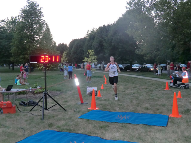 Wednesday August 1st 2012 : Action from the Inaugural Chicago Full Moon Run