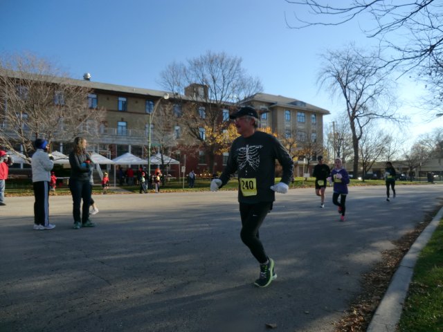 Race Action of Going in Circles 5-Km : Saturday October 27, 2012