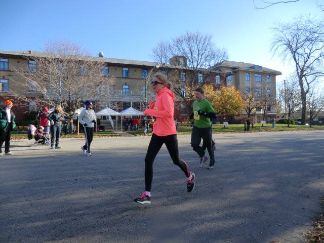 Race Action of Going in Circles 5-Km : Saturday October 27, 2012