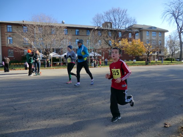 Race Action of Going in Circles 5-Km : Saturday October 27, 2012