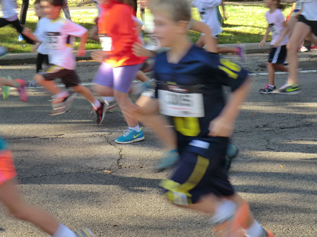 Start of the 1 Mile Kids' Run