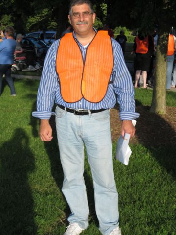 Dan looks fabulous in his reflective vest : Race Gathering