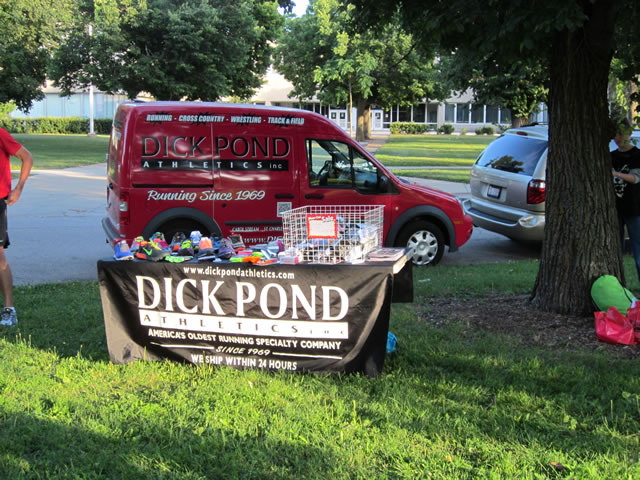 Dick Pond shoemobile is 'in the house' : Race Gathering