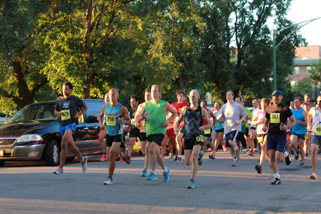 And they're off... Start of the 5-Km Featured event