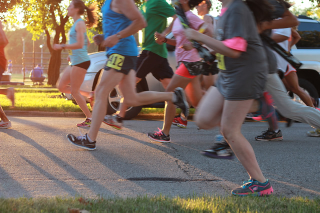 And they're off... Start of the 5-Km Featured event