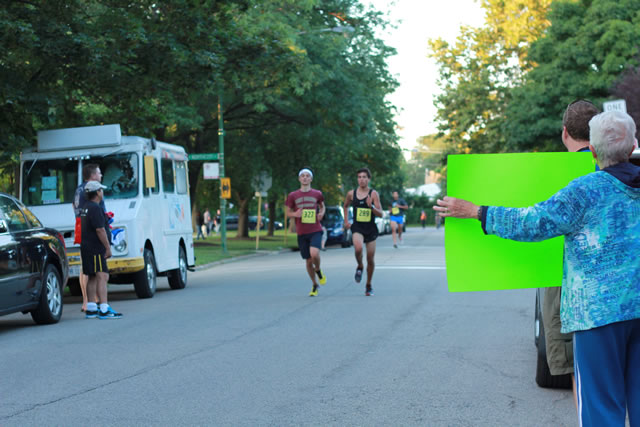 5-Km runners complete their first lap on course