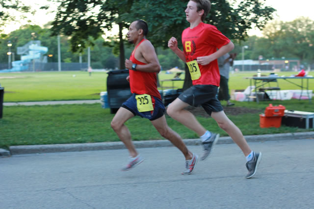 5-Km runners complete their first lap on course
