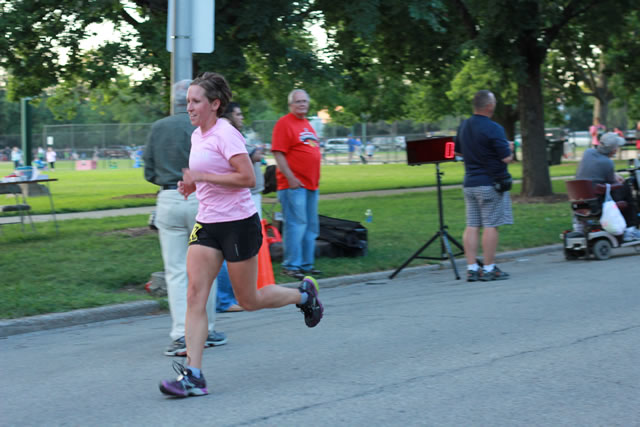 5-Km runners complete their first lap on course
