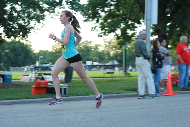 5-Km runners complete their first lap on course