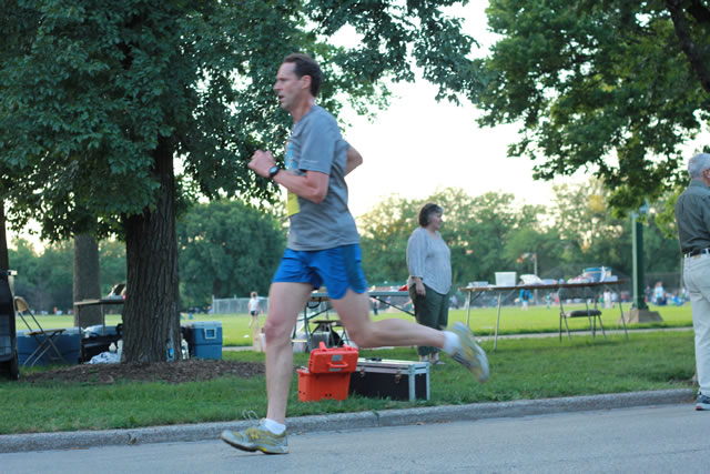 5-Km runners complete their first lap on course