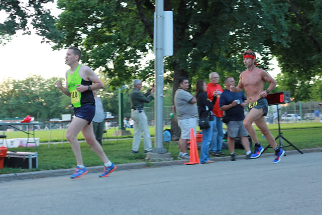 5-Km runners complete their first lap on course
