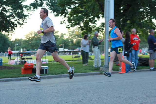 5-Km runners complete their first lap on course