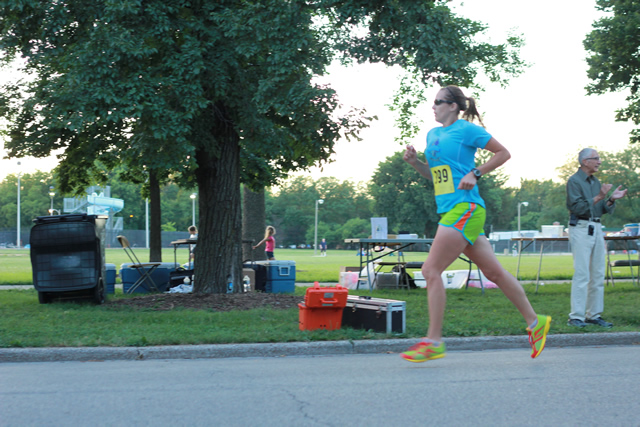 5-Km runners complete their first lap on course