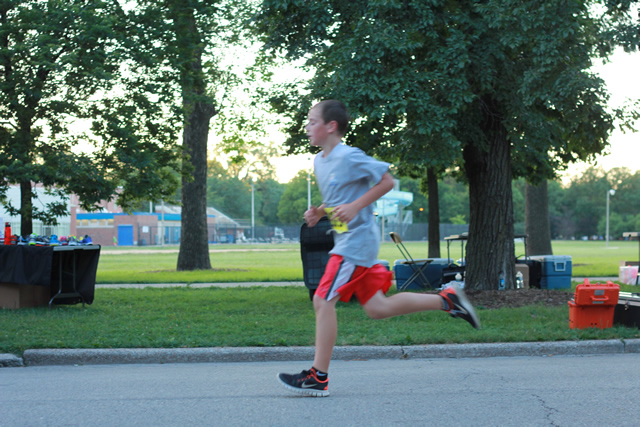 5-Km runners complete their first lap on course