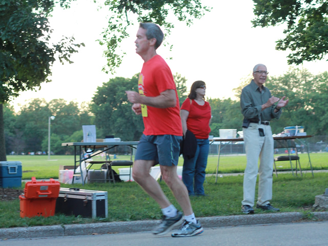5-Km runners complete their first lap on course