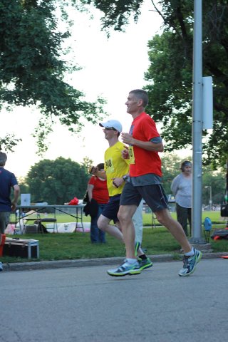5-Km runners complete their first lap on course