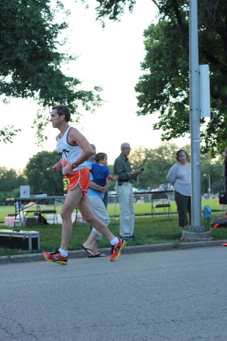 5-Km runners complete their first lap on course
