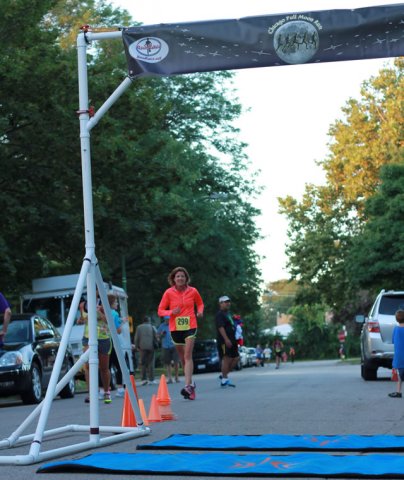 5-Km runners complete their first lap on course