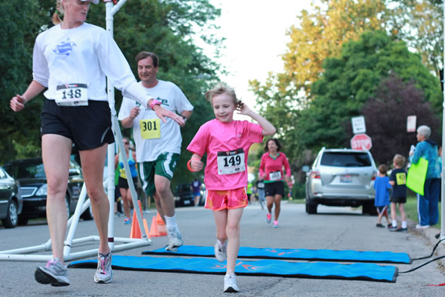 After orbiting our Full Moon course 1-mile runners make thier finish line
