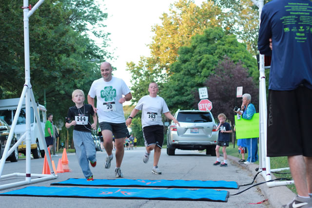 After orbiting our Full Moon course 1-mile runners make thier finish line