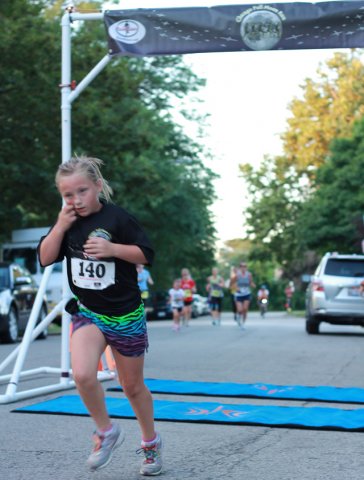 After orbiting our Full Moon course 1-mile runners make thier finish line