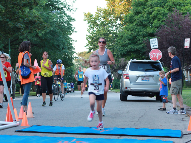 After orbiting our Full Moon course 1-mile runners make thier finish line