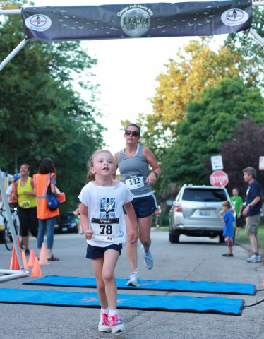 After orbiting our Full Moon course 1-mile runners make thier finish line