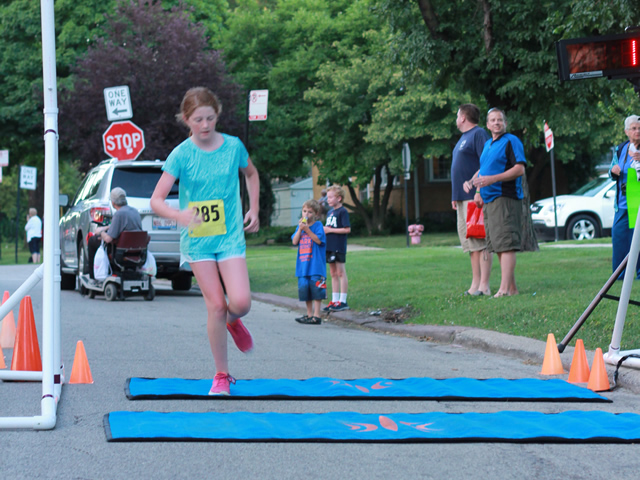 After orbiting our Full Moon course 1-mile runners make thier finish line
