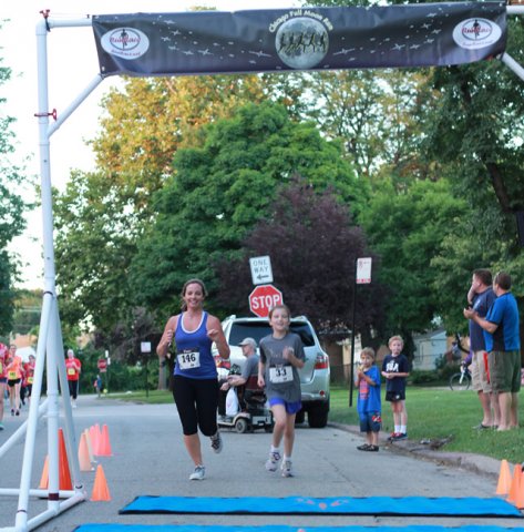 After orbiting our Full Moon course 1-mile runners make thier finish line