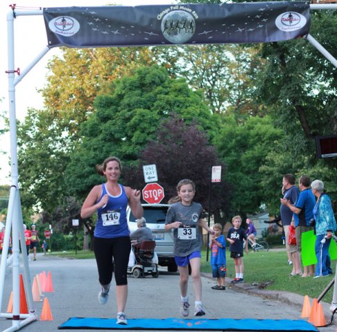 After orbiting our Full Moon course 1-mile runners make thier finish line