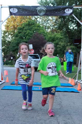 After orbiting our Full Moon course 1-mile runners make thier finish line