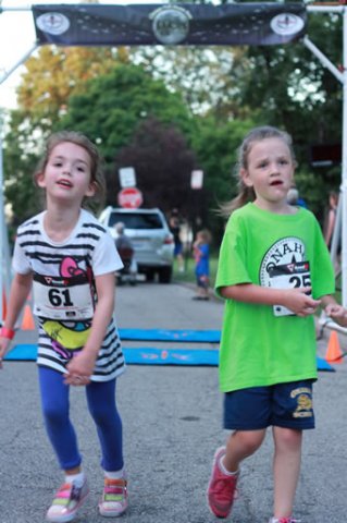 After orbiting our Full Moon course 1-mile runners make thier finish line