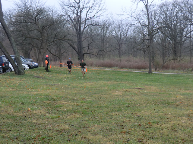 Bruce Spottiswoode leads Jeff Clinton into the finish area of Palos Park Woods-North