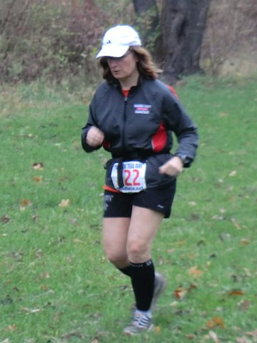 After one lap Julie Branden makes a quick trunaround & heads back out on the Paleo-Carb 50-Km trail
