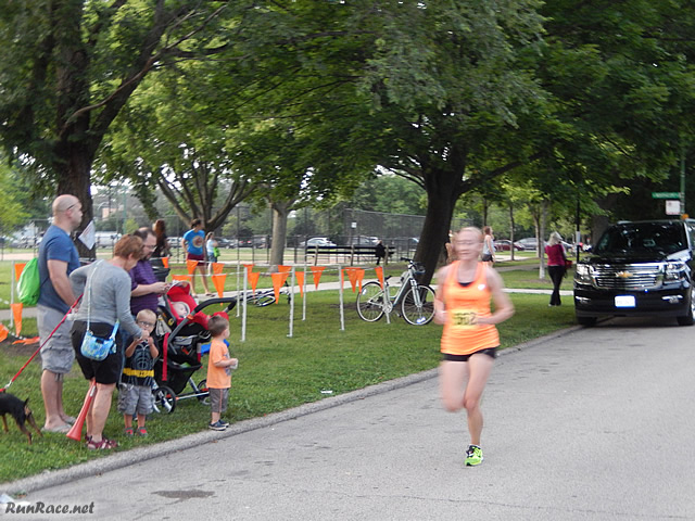 Runners of the 5-Km complete their first lap