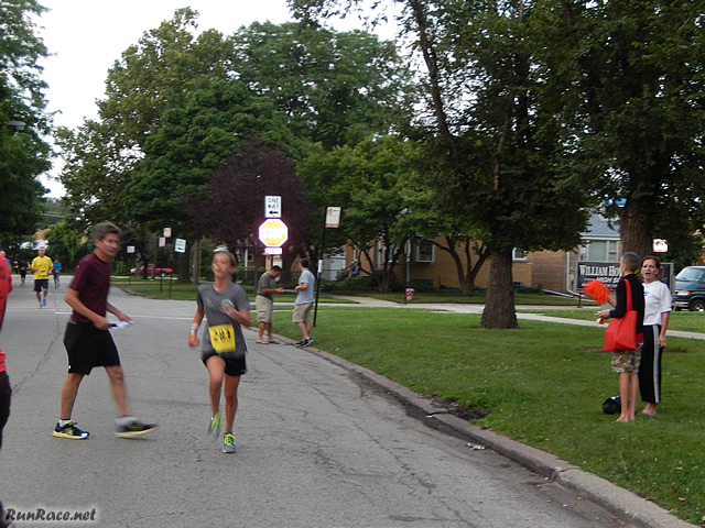 Chicago Full Moon Run action near the finish line