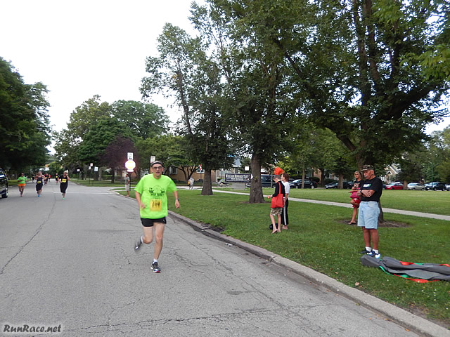 Chicago Full Moon Run action near the finish line